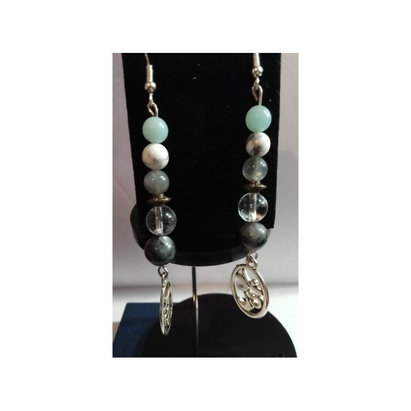 Larvikite + labradorite + cristal de roche + amazonite + howlite